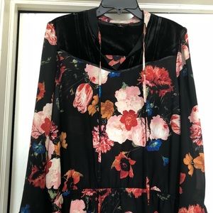 Worthington Floral top ✨